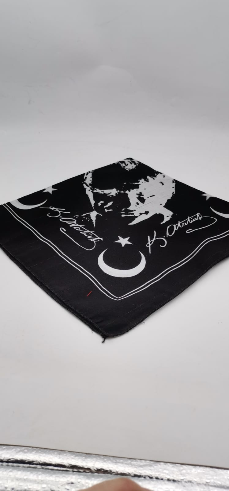 Atatürk%20Desenli%20Siyah%20Bandana%20Fular