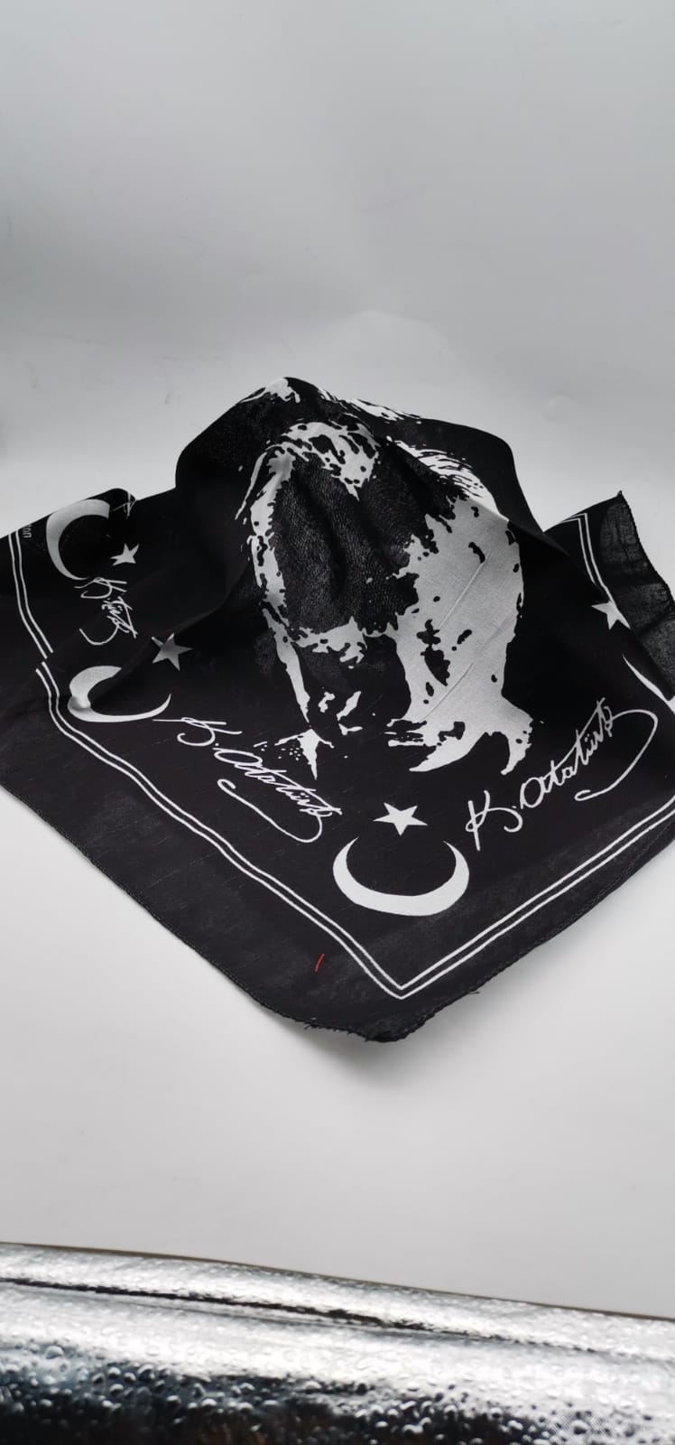 Atatürk%20Desenli%20Siyah%20Bandana%20Fular